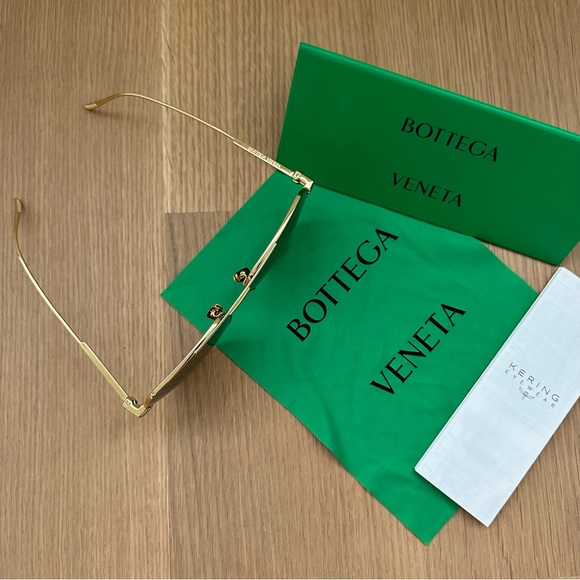 Bottega Venata Sunglasses with Case - Picture 3 of 12